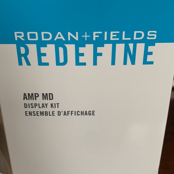 BNIB Rodan + Fields AMP MD Micro-Exfoliating Roller Display Kit 💙 - Picture 8 of 14